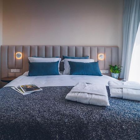 Wellclub - Wellness Family Experience - Seaview Hotel Paphos Bagian luar foto