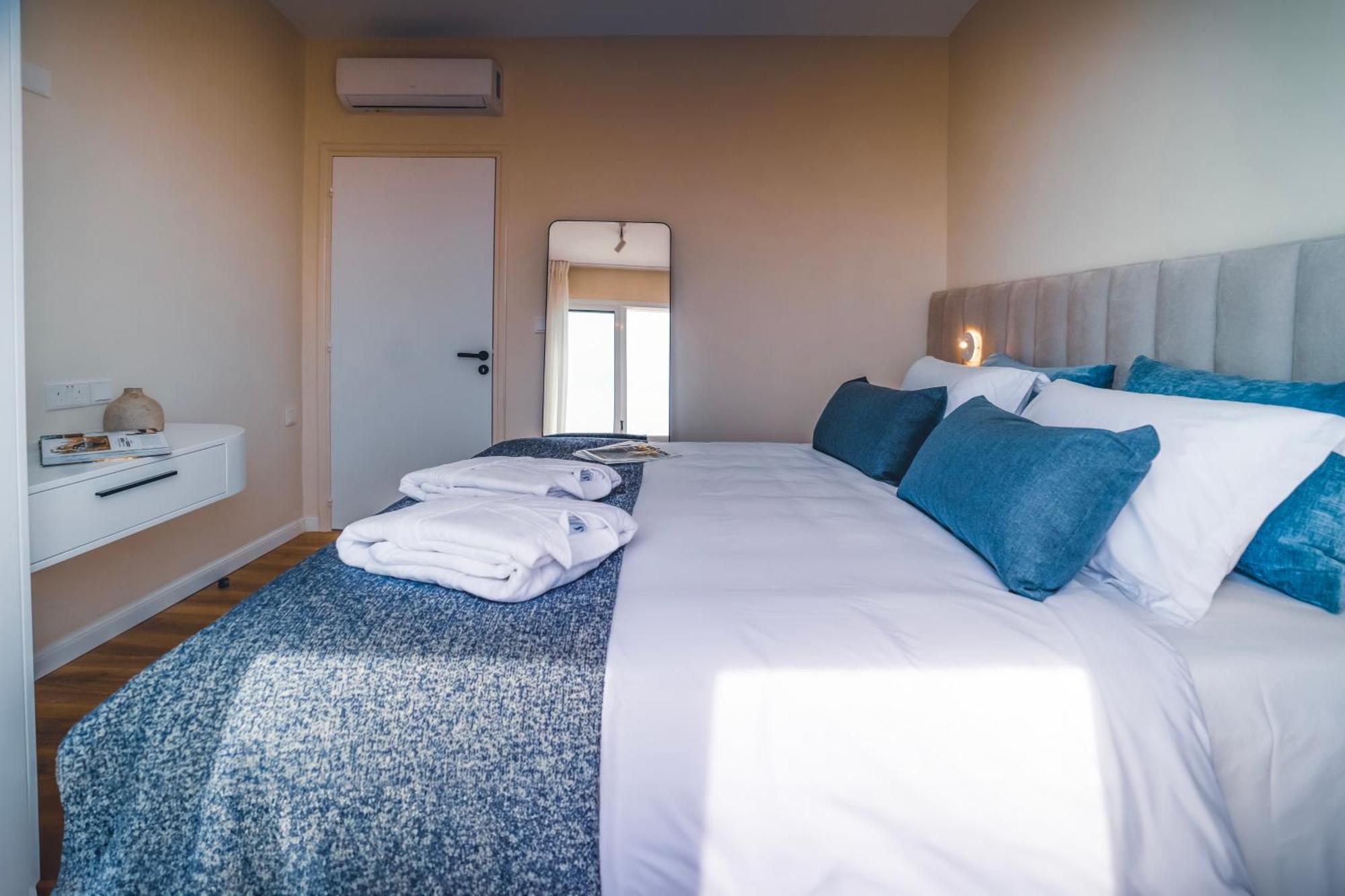 Wellclub - Wellness Family Experience - Seaview Hotel Paphos Bagian luar foto
