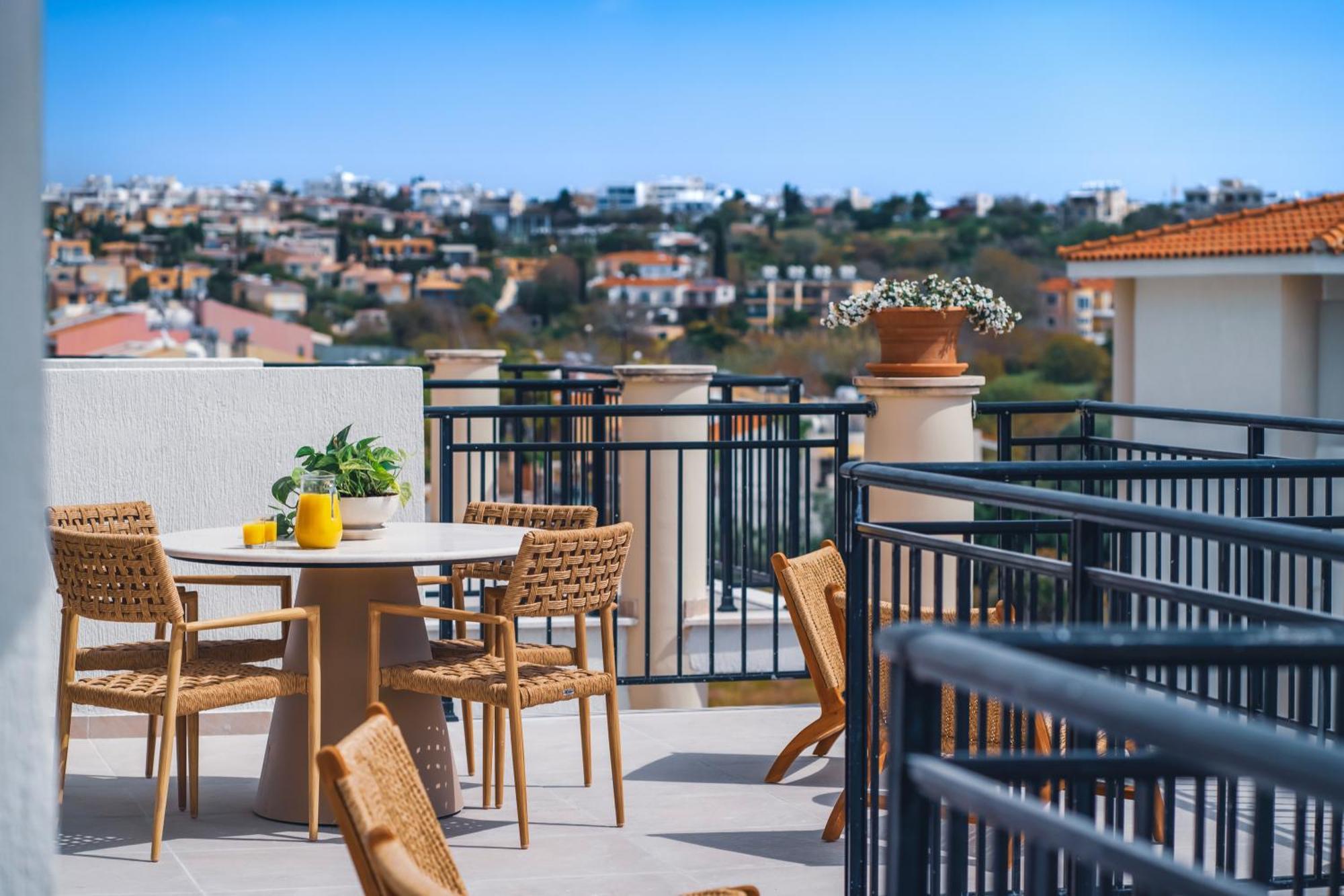 Wellclub - Wellness Family Experience - Seaview Hotel Paphos Bagian luar foto