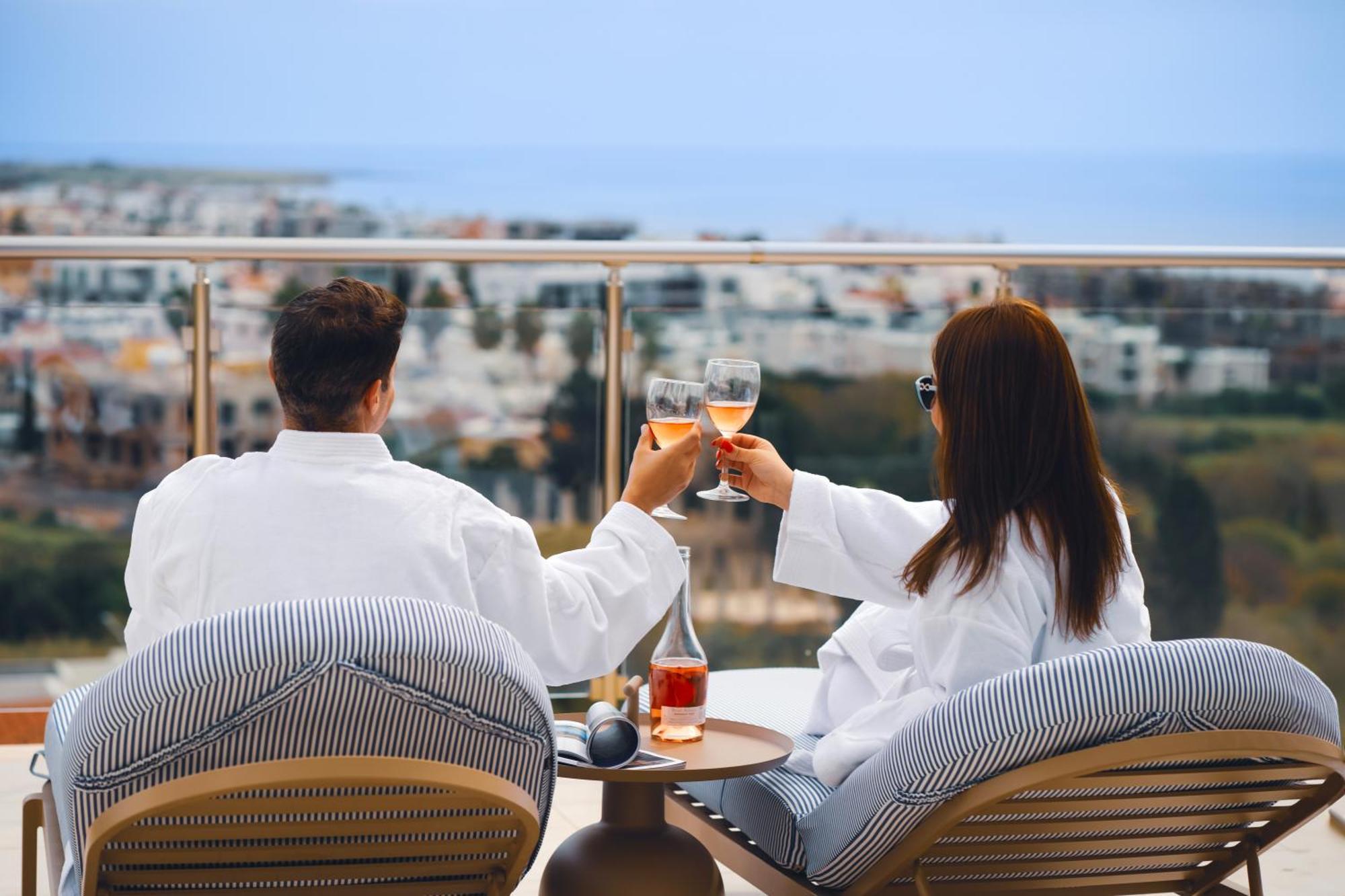 Wellclub - Wellness Family Experience - Seaview Hotel Paphos Bagian luar foto