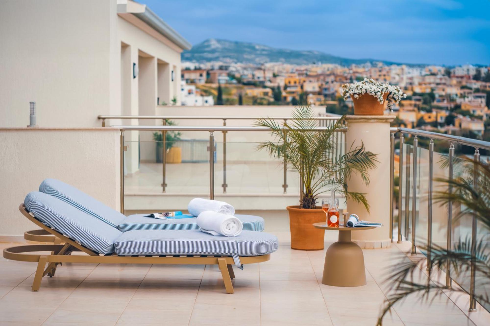 Wellclub - Wellness Family Experience - Seaview Hotel Paphos Bagian luar foto