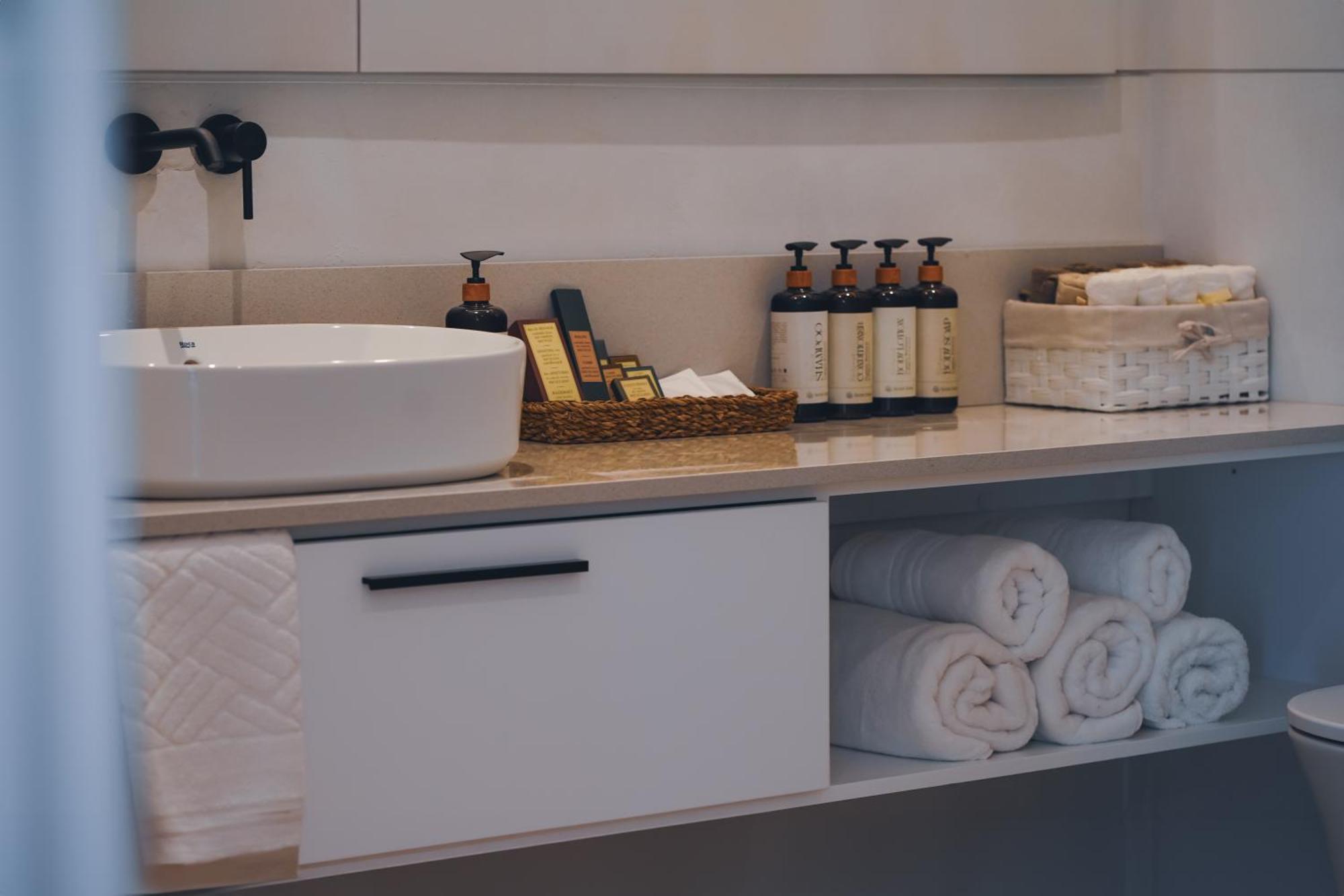 Wellclub - Wellness Family Experience - Seaview Hotel Paphos Bagian luar foto