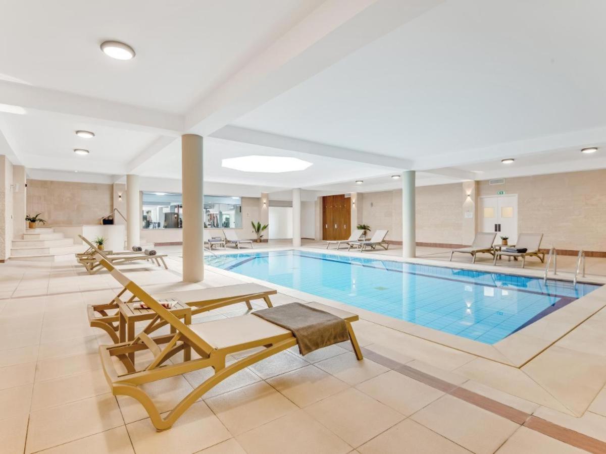 Wellclub - Wellness Family Experience - Seaview Hotel Paphos Bagian luar foto