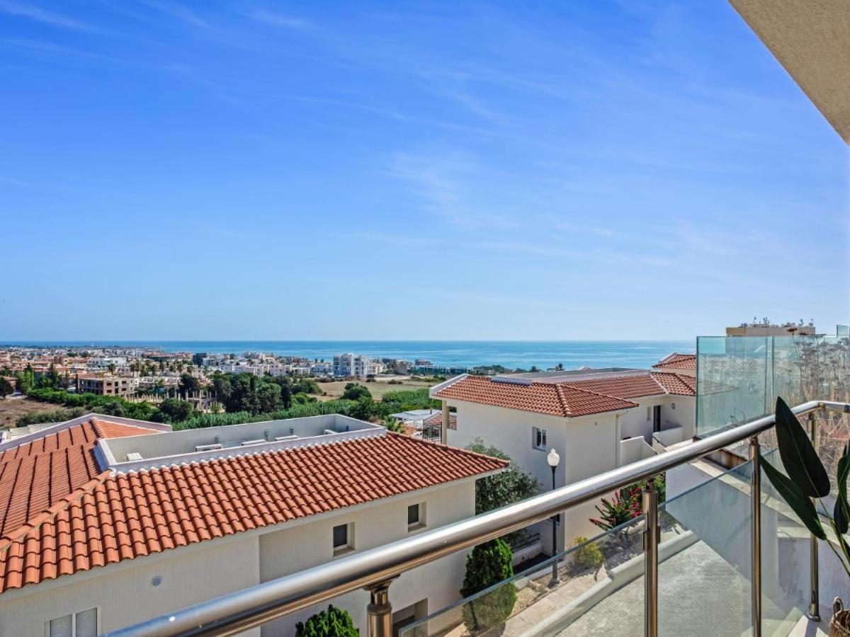 Wellclub - Wellness Family Experience - Seaview Hotel Paphos Bagian luar foto
