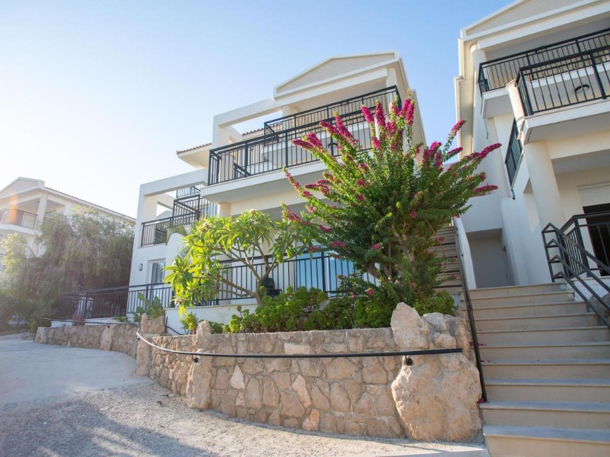 Wellclub - Wellness Family Experience - Seaview Hotel Paphos Bagian luar foto