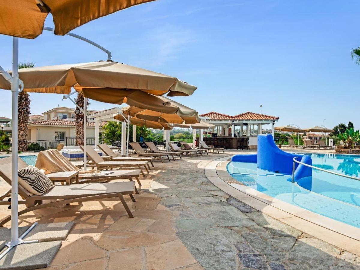 Wellclub - Wellness Family Experience - Seaview Hotel Paphos Bagian luar foto