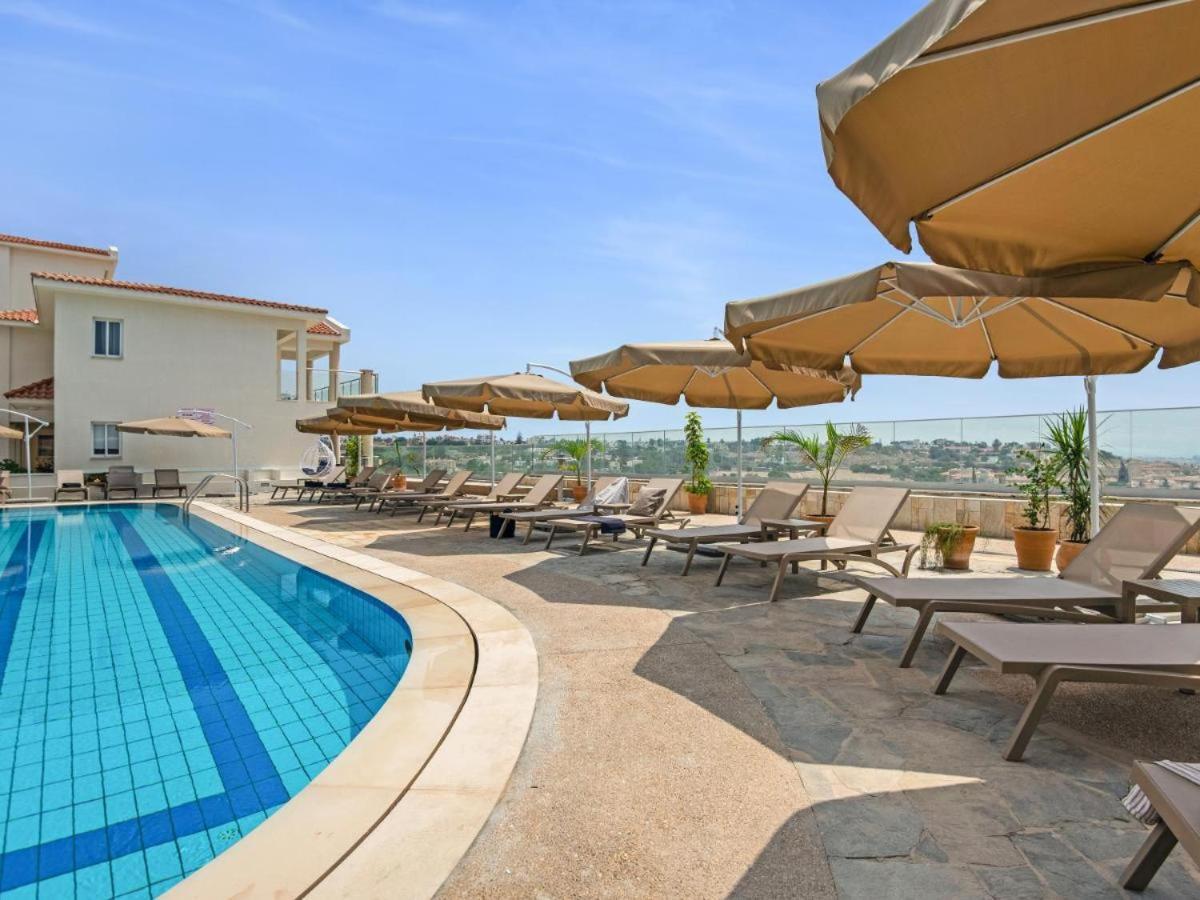 Wellclub - Wellness Family Experience - Seaview Hotel Paphos Bagian luar foto