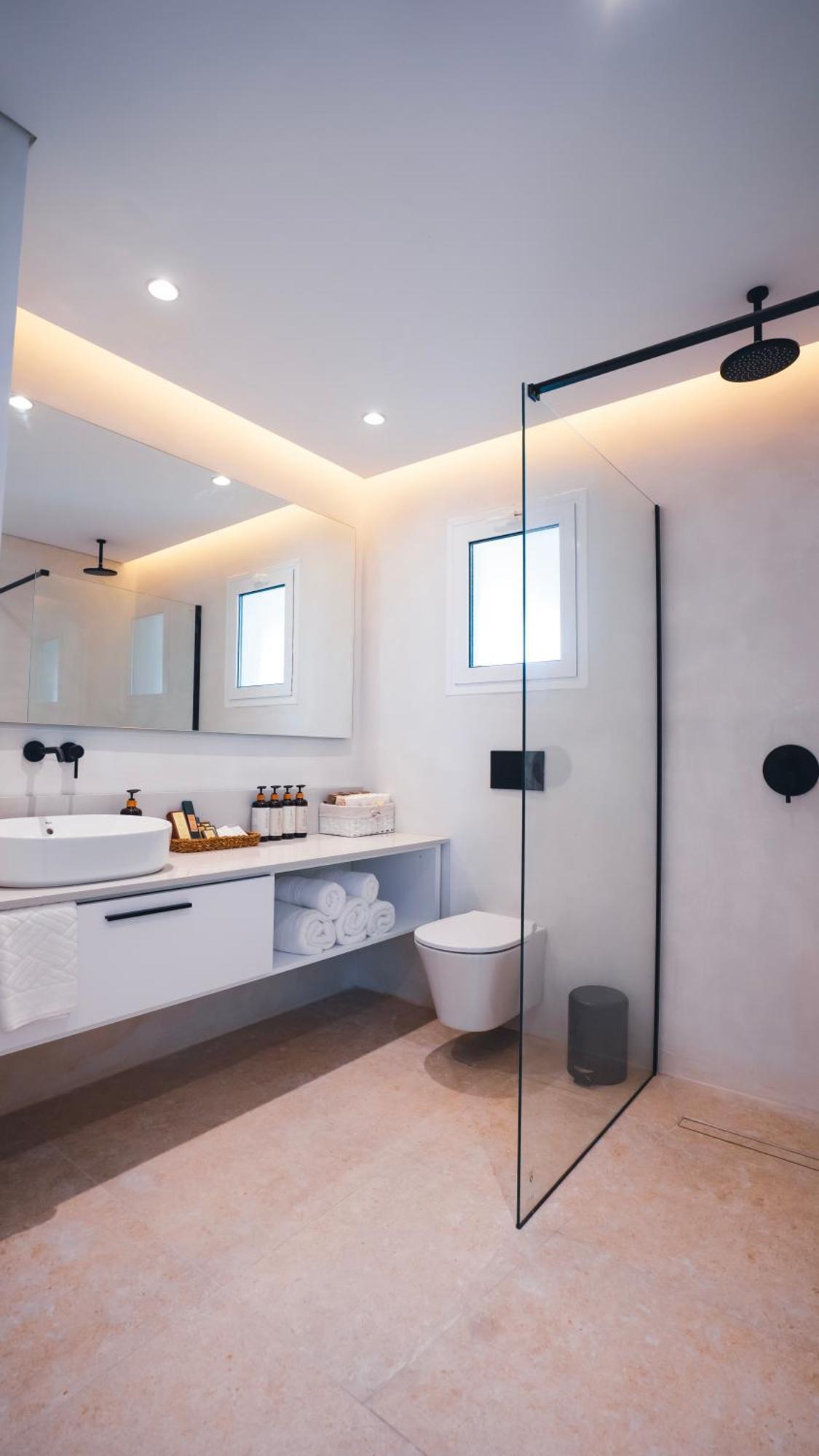 Wellclub - Wellness Family Experience - Seaview Hotel Paphos Bagian luar foto