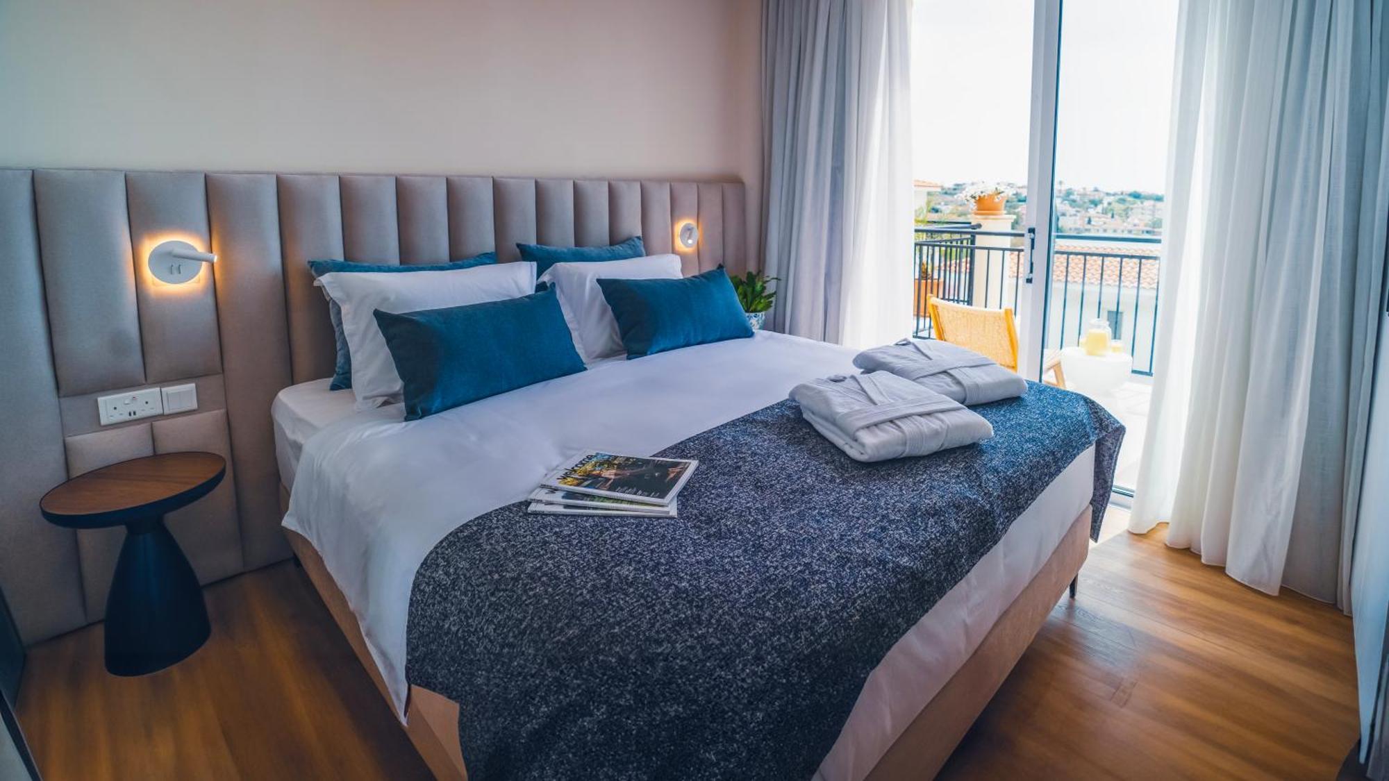 Wellclub - Wellness Family Experience - Seaview Hotel Paphos Bagian luar foto