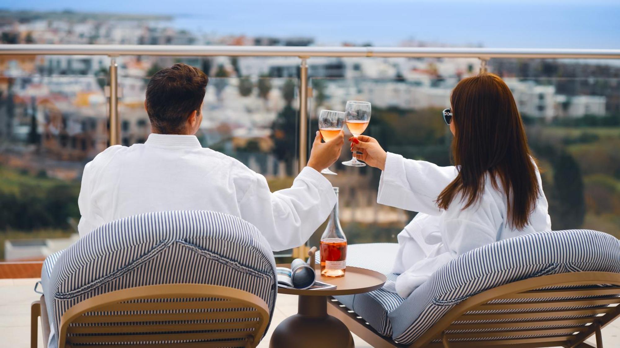 Wellclub - Wellness Family Experience - Seaview Hotel Paphos Bagian luar foto