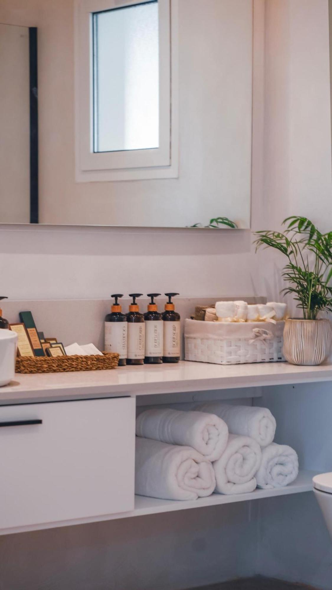 Wellclub - Wellness Family Experience - Seaview Hotel Paphos Bagian luar foto